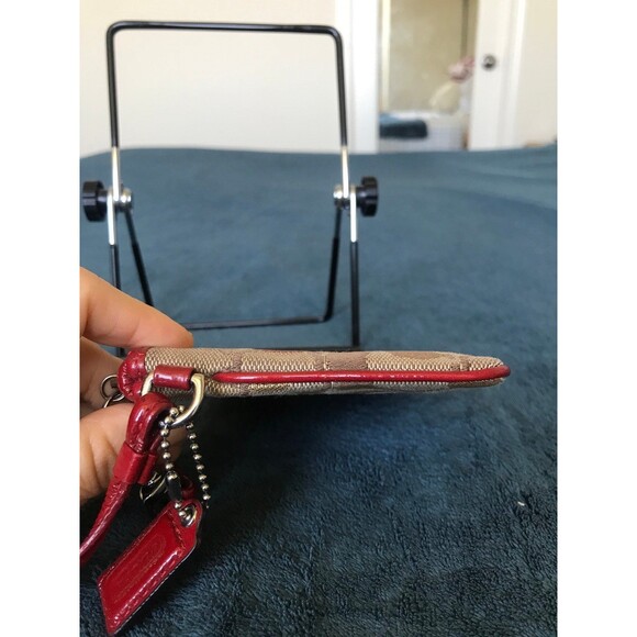 Coach poppy khaki red heart Valentine’s Day small wristlet - Picture 5 of 11